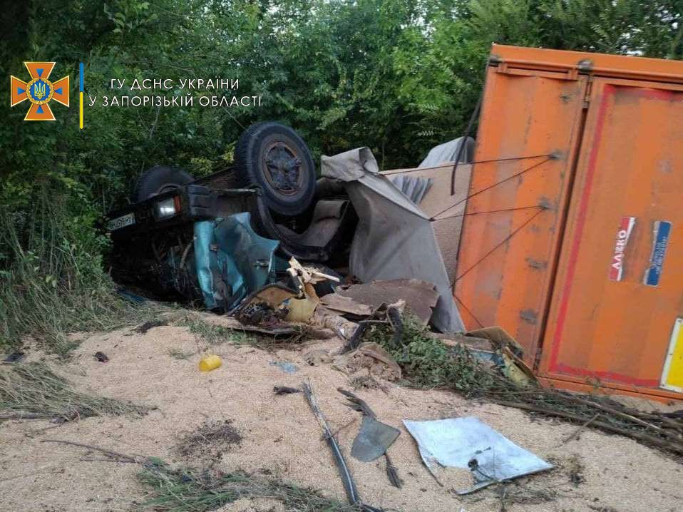 В Запорожской области <i>в ДТП погиб </i>водитель КамАЗа, – ФОТО