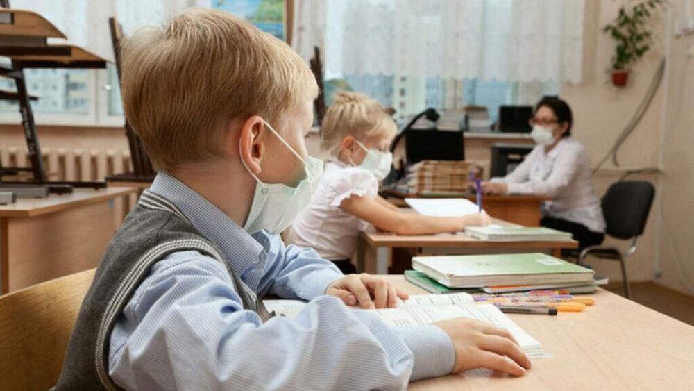 В Запорожской области уже начали <i>закрывать на карантин школы и детские сады</i>