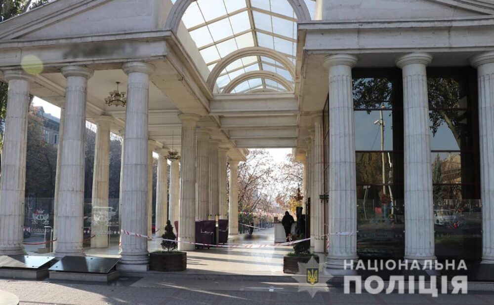 <i>Один убитый, один пораненный:</i> в полиции прокомментировали поножовщину возле запорожского ресторана, - ФОТО, ВИДЕО 