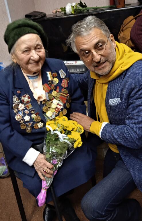 <i>99-летняя долгожительниц</i>а выступила на сцене <i>запорожского театра</i>
