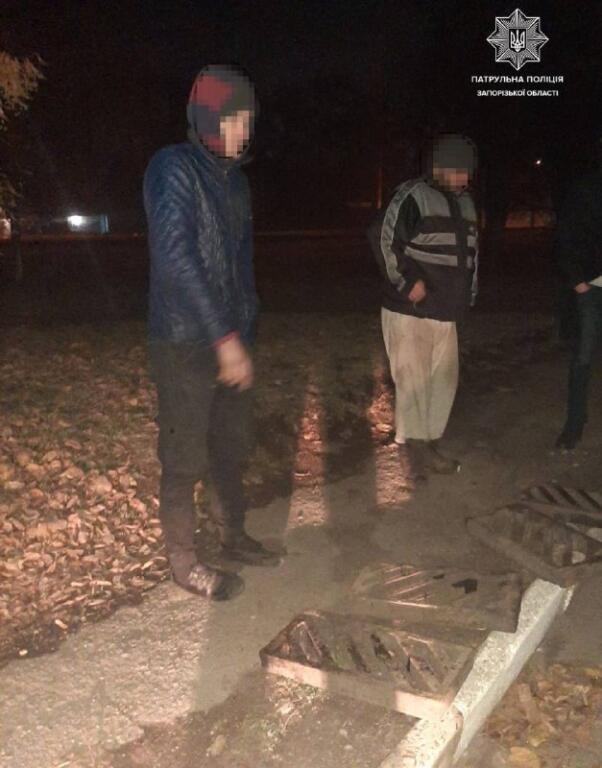 В Запорожье наркоманы <i>украли водосточные решётки</i>, - ФОТО