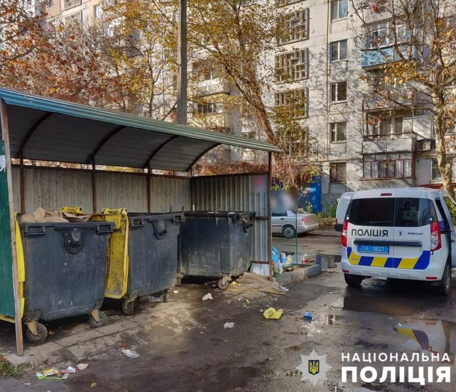 Ребенок, найденный в мусорке в Мелитополе, родился мертвым: правоохранители обратились к матери мальчика