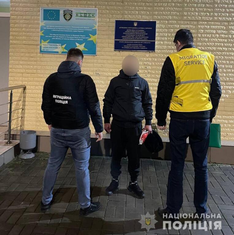<i>Запорожские </i>правоохранители выдворили <i>43-летнего</i> уголовного иностранца, - ФОТО