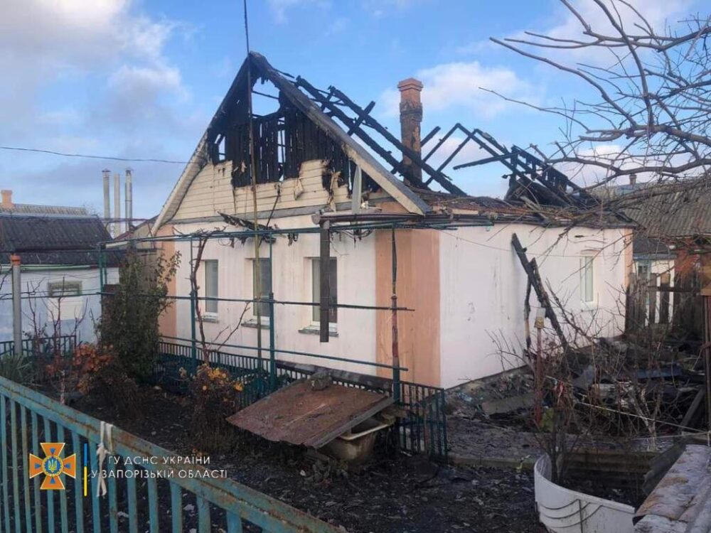 В Запорожской области <i>сгорела крыша </i>частного дома