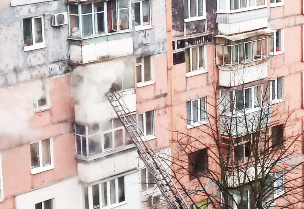 Пожар в многоквартирном доме Запорожья: спасатели нашли труп женщины, – ФОТО