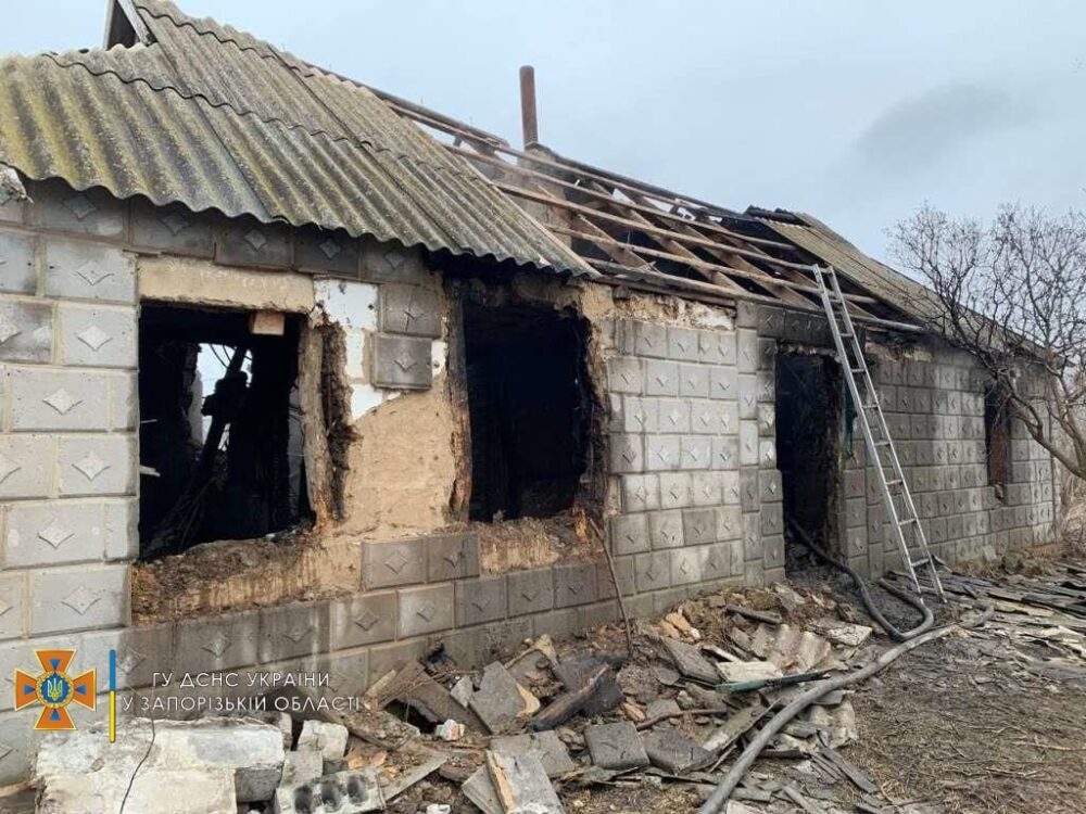 В Васильевском районе, в заброшенном доме, при пожаре погиб человек