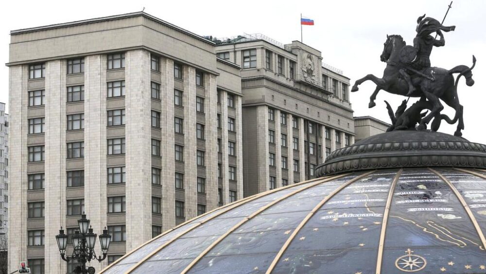 Дума попросит Путина признать ЛНР и ДНР: что это значит?