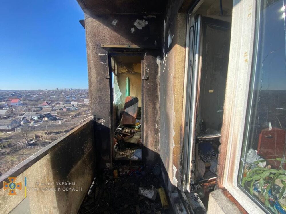 Огнеборцы ликвидировали пожар на балконе запорожской многоэтажки, – ФОТО