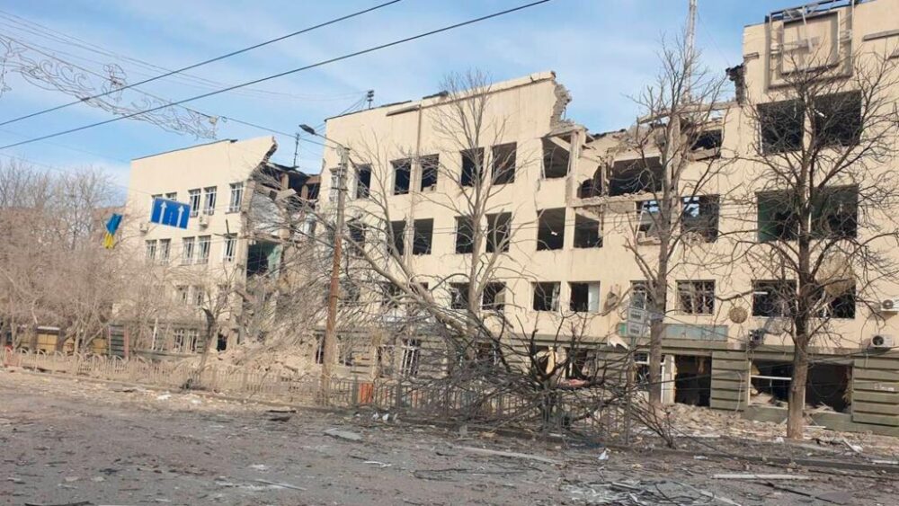 Прямо сейчас оккупанты насильно вывозят мариупольцев в Россию