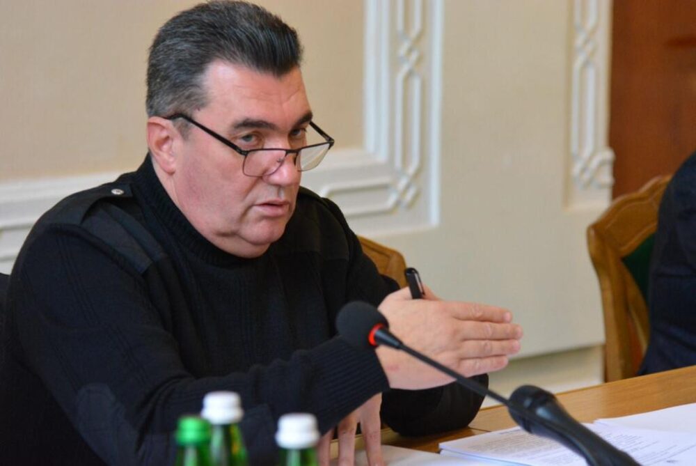 Хотят использовать для строительства городов в Сибири: Данилов пояснил, зачем оккупанты депортируют украинцев в россию