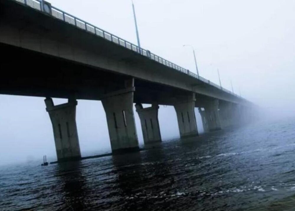 Антонівський міст розбито: ЗСУ вдарили по ньому в момент, коли військові РФ везли техніку