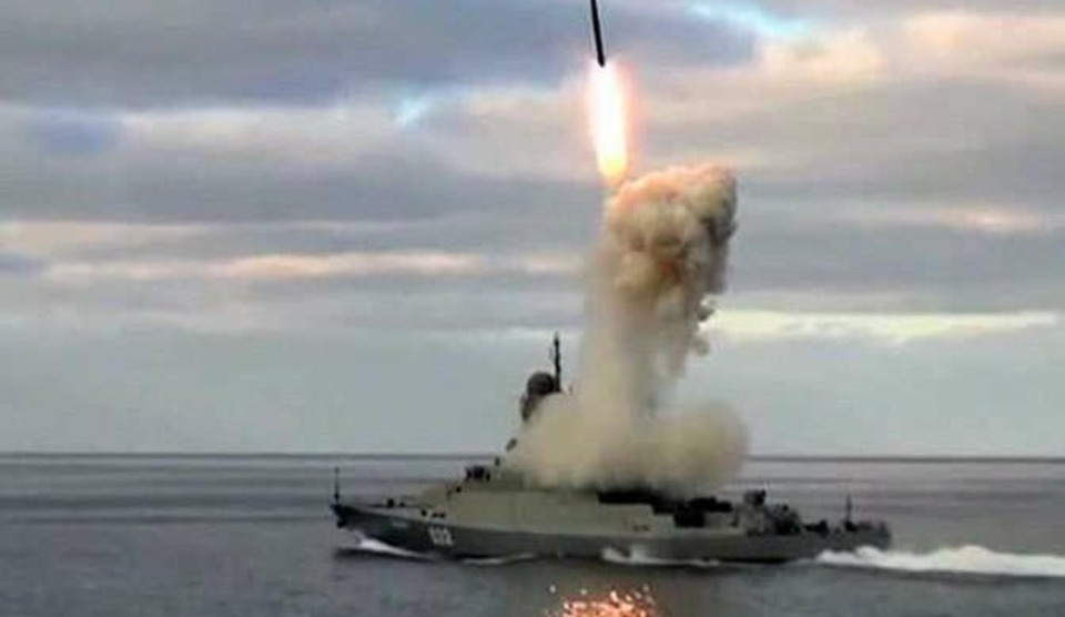 Два носії ворожих ракет «Калібр» розташовані у Чорному морі і готові до бою