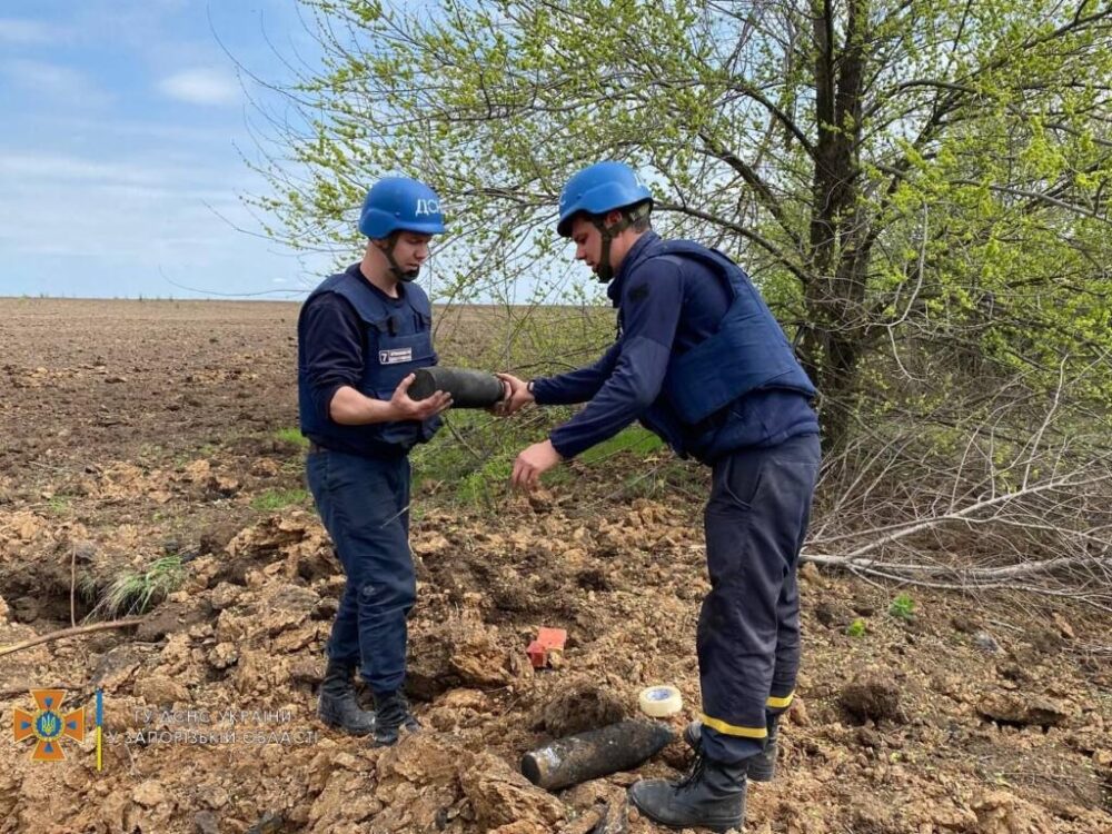 В Запорізькій області бійці ДСНС проводять ліквідацію наслідків ворожих обстрілів