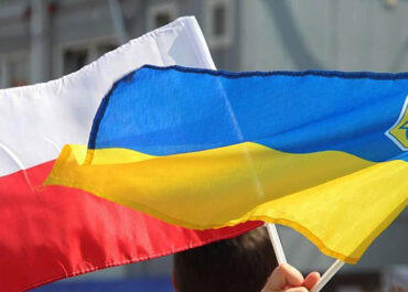 Прапори Польщі та України