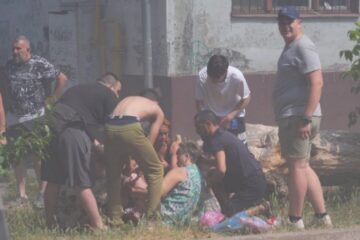 У Запоріжжі КАБ влучив біля гаражів та дитсадка: одна загибла, 11 поранених, пошкоджені багатоповерхівки