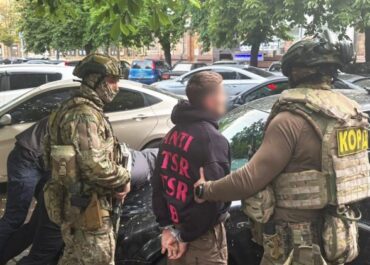 У Запоріжжі затримали чоловіка, який продав автомат за 2000 доларів 8 3 2
