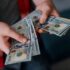 Кабмін представив два сценарії розвитку України на 2027–2029 роки: курс долара до 51 грн та «мінімалка» понад 11 тисяч 11 dollari v rukah2
