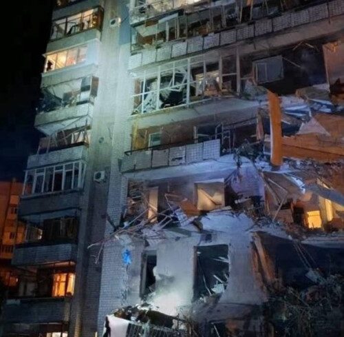 РФ атакувала Хортицький район Запоріжжя керованими авіабомбами: зруйновано частину багатоповерхівки