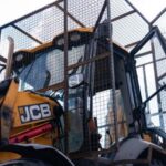 Каркас безпеки: запорізькі комунальники захищають техніку від дронів