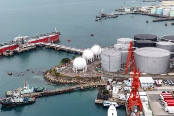 Казахстан зупиняє постачання нафти до Чорного моря