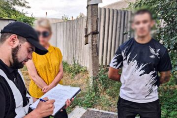 У Запоріжжі затримали чоловіка, який пограбував містянку у власній квартирі