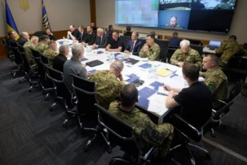 Зеленський провів спеціальну Ставку: виробники зброї зустрілися з командирами корпусів