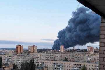 У Волгограді палає склад Wildberries і НПЗ