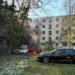 У Запоріжжі після удару КАБу спалахнули автомобілі: вибух стався біля житлових будинків