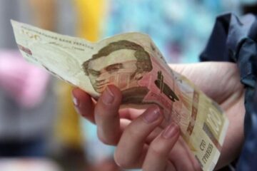 Майже кожен другий українець опинився за межею бідності: що показало дослідження Світового банку