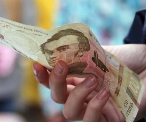 Майже кожен другий українець опинився за межею бідності: що показало дослідження Світового банку