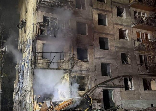 У Києві зросла кількість загиблих після балістичної атаки РФ